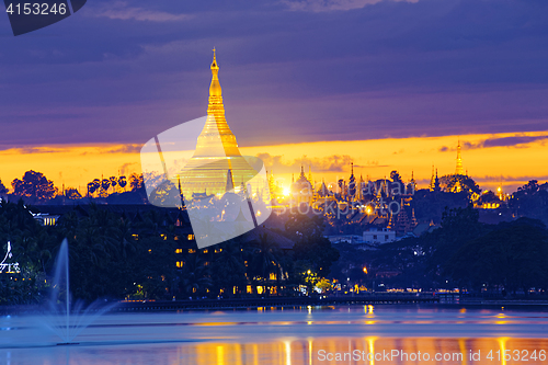 Image of Shwedagon Pagoda at night 