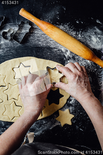 Image of Cook making star-shaped cookies with form