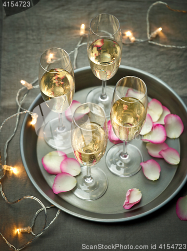 Image of glasses of champagne