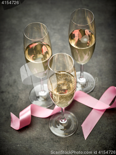 Image of glasses of champagne