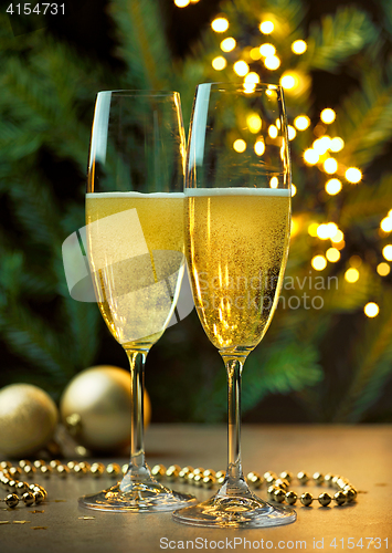 Image of two glasses of champagne