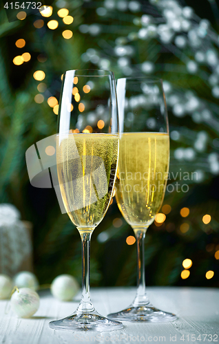 Image of two glasses of champagne