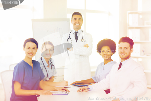 Image of group of doctors on presentation at hospital