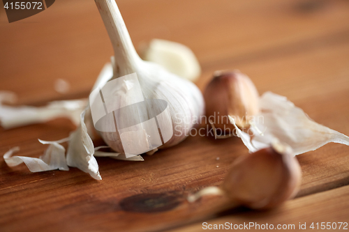 Image of close up of garlic on wooden table