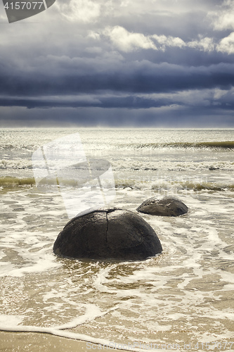 Image of boulders at the beach of Moeraki New Zealand