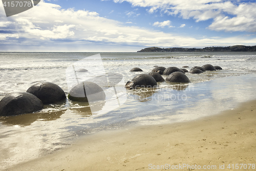 Image of boulders at the beach of Moeraki New Zealand