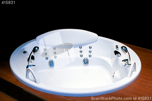 Image of Round bathtub