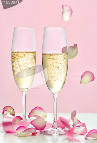 Image of two glasses of champagne