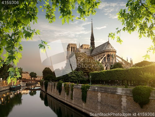 Image of Notre Dame and park