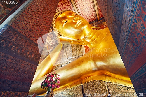 Image of Golden statue of the Reclining Buddha