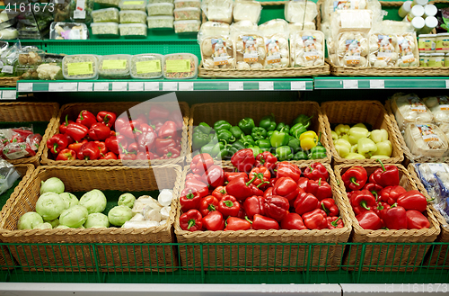 Image of bell peppers or paprika at grocery store