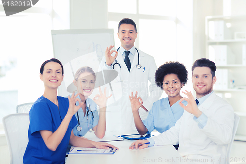 Image of group of doctors on presentation at hospital