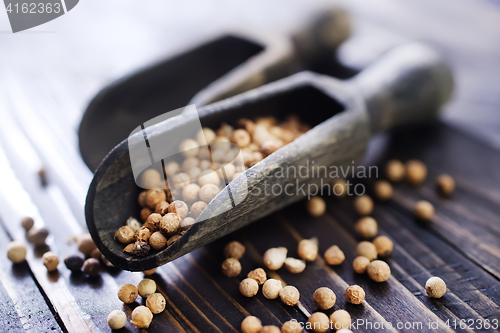 Image of white pepper and salt