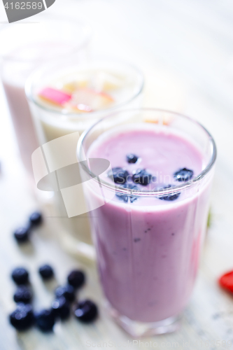 Image of yogurt with berries