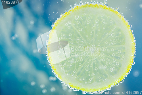 Image of Lemon in carbonated water