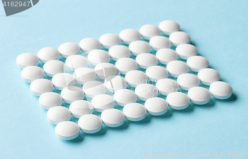 Image of white medicine pills