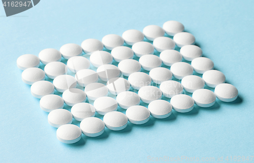 Image of white medicine pills