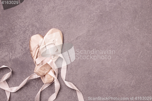 Image of Ballet pointe shoes on pink background.