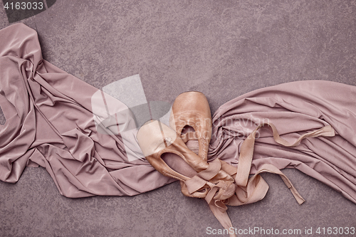 Image of Ballet pointe shoes on pink background.