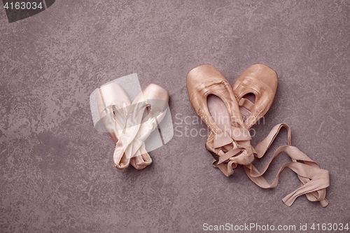 Image of Ballet pointe shoes on pink background.