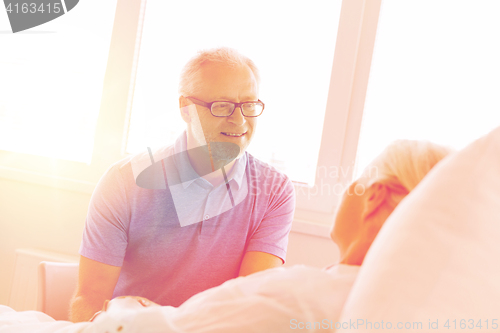 Image of senior couple meeting at hospital ward