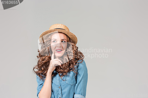 Image of The girl in straw hat