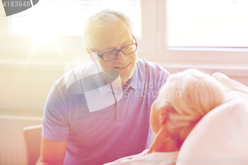 Image of senior couple meeting at hospital ward