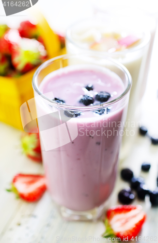 Image of yogurt with berries