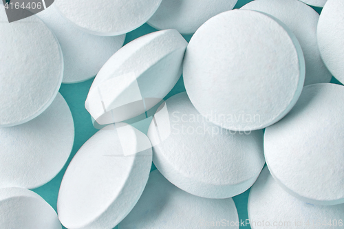 Image of white pills macro