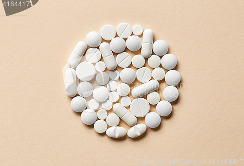 Image of white pills macro