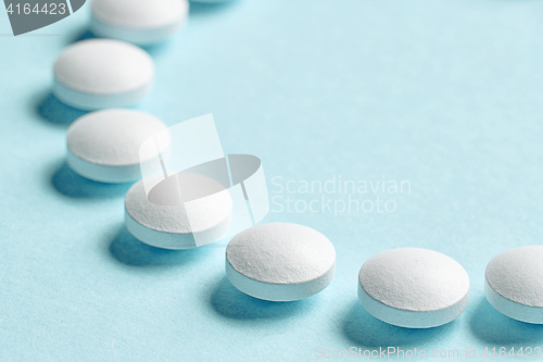 Image of white pills macro