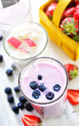 Image of yogurt with berries