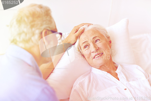 Image of senior couple meeting at hospital ward