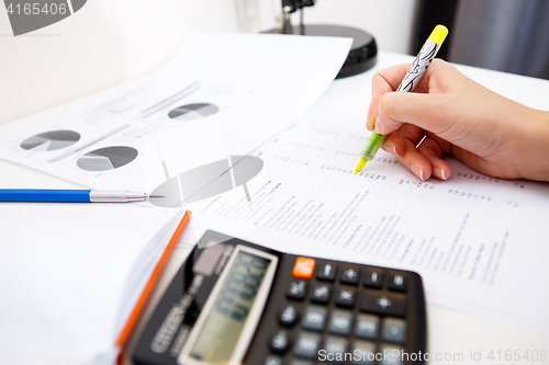 Image of Girl prepares accounts at table