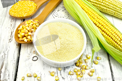 Image of Flour corn in bowl with spoons on board