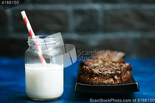 Image of milk in glass