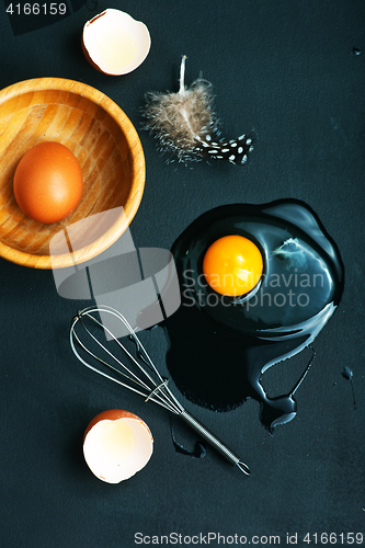 Image of raw eggs