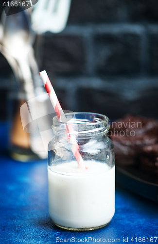 Image of milk in glass