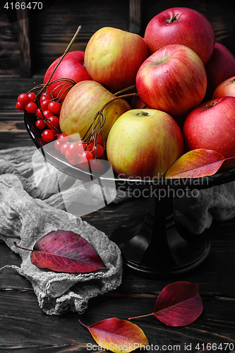 Image of High vase with apples