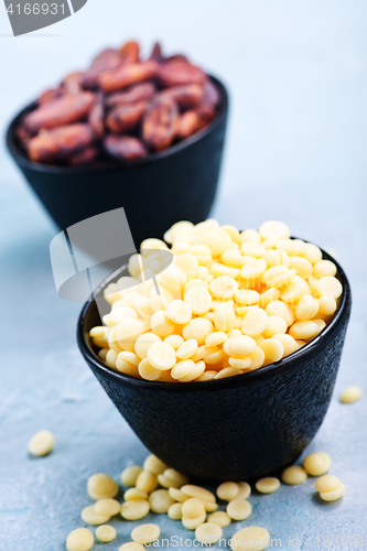 Image of cocoa butter and beans