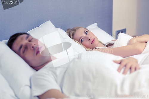 Image of family couple sleeping in bed