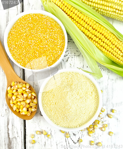 Image of Flour and grits corn in bowls with grains on board top