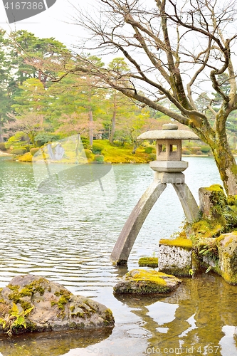 Image of Famous stone lantern, Kotoji-toro, in Kenroku-en garden