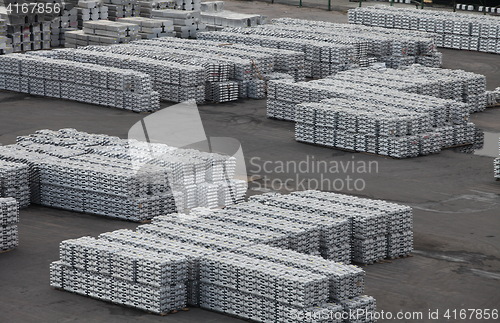 Image of  Metal aluminum and titanium in ingots