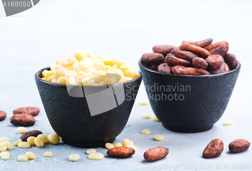 Image of cocoa butter and beans