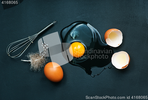 Image of raw eggs