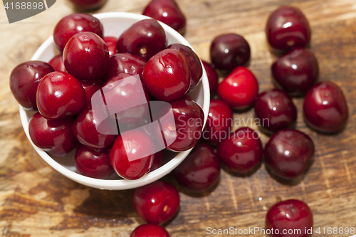 Image of maroon ripe cherries