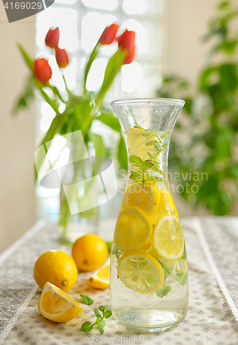 Image of Fresh limes and lemonade 