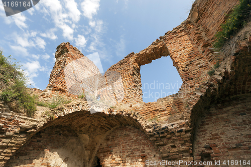 Image of the ruins of an ancient castle