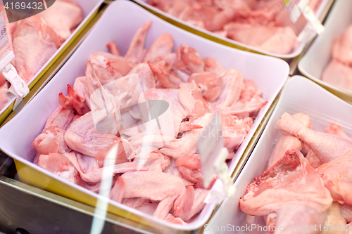 Image of poultry meat in bowls at grocery stall